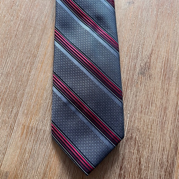 Platinum Designs Hand Made Polyester Tie with Gray and Red Diagonal Stripes - Picture 1 of 6